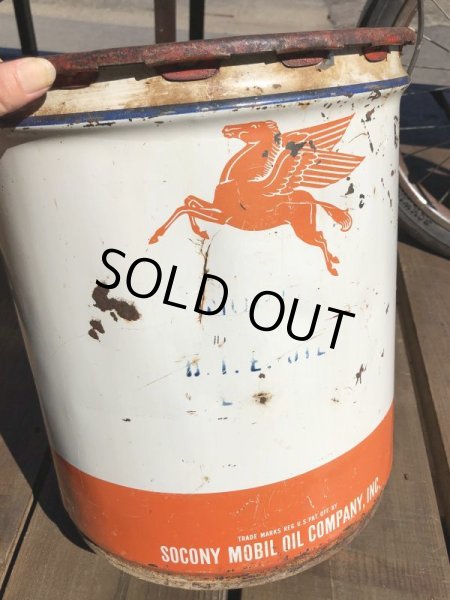 画像6: Vintage Mobil 5GL Motor Gas/Oil Can (S916) (6)