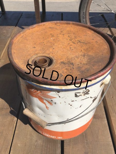 画像5: Vintage Mobil 5GL Motor Gas/Oil Can (S916) (5)