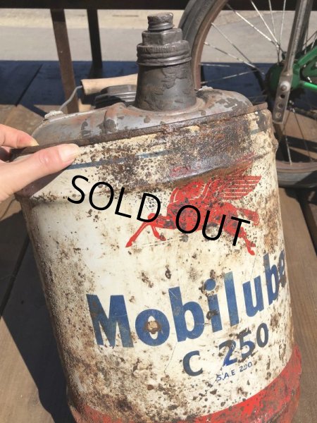画像6: Vintage Mobil 5GL Motor Gas/Oil Can (B452)  (6)