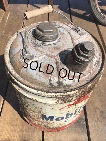 画像5: Vintage Mobil 5GL Motor Gas/Oil Can (B452)  (5)