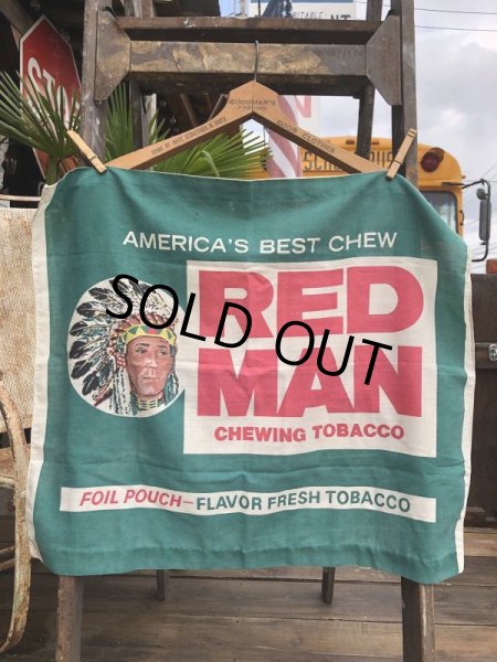 画像1: Vintage Red Man Chewing Tobacco Cloth Banner Sign (B522)  (1)