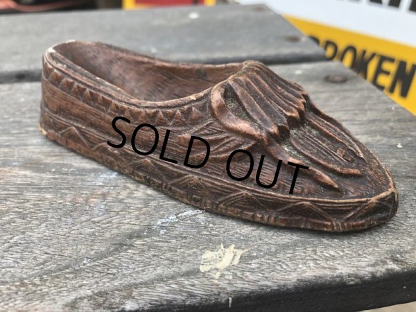 画像2: Vintage Moccasin Brush Holder (B553) (2)