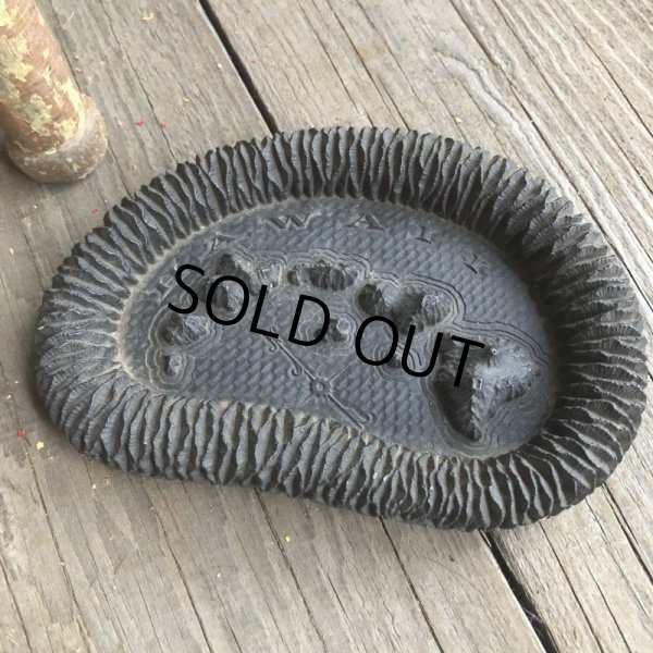 画像2: Vintage Hawaiiana Collectible Ashtray (B582) (2)