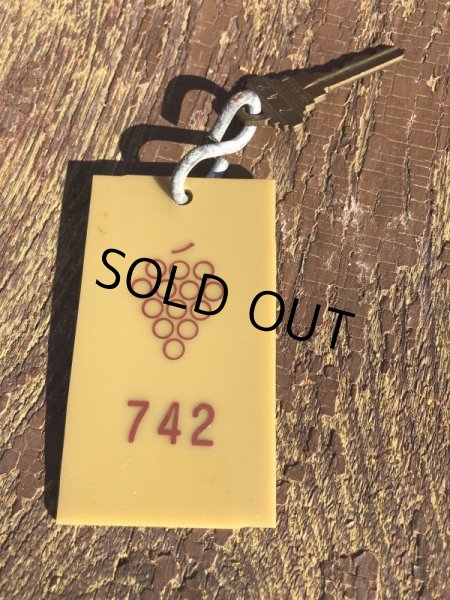 画像2: Vintage Motel Key Capri Hotel #742 (B615) (2)