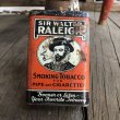 画像2: Vintage Raleigh Tabacco Pocket Tin Can (B682)     (2)