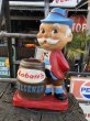 画像1: Vintage LABATT's PILSENER Beer Swizzle Stick Holder Vinyl Statue (B690) (1)