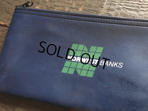 画像2: Vintage Zippered Vinyl Bank Money Bag Norweat Banks (B709) (2)