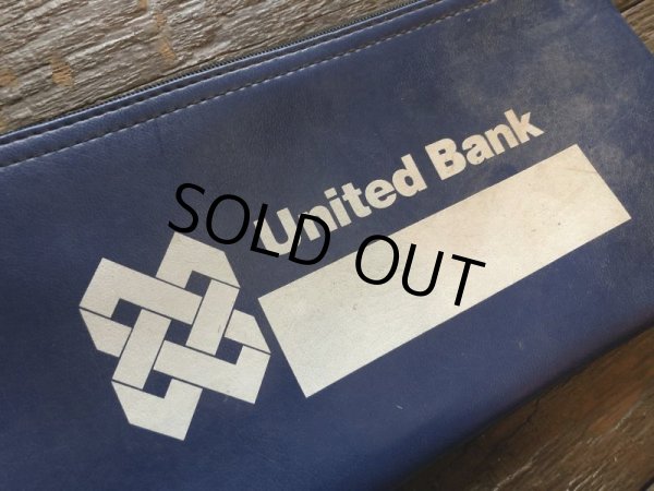 画像2: Vintage Zippered Vinyl Bank Money Bag United Bank (B713) (2)