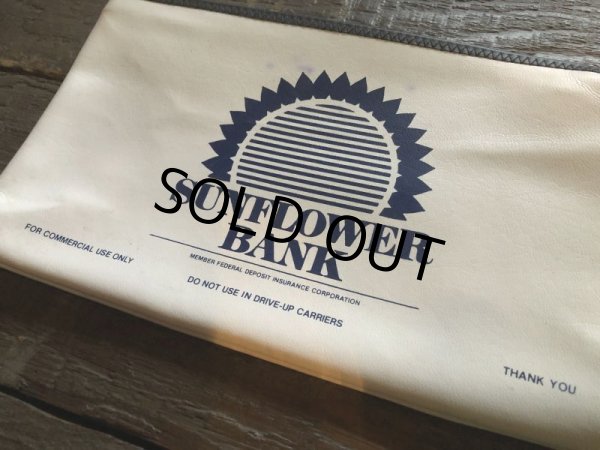 画像2: Vintage Zippered Vinyl Bank Money Bag Sunflower Bank (B714) (2)