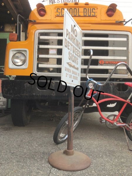 画像3: Vintage U.S.A Original NO PARKING Stand Sign (B761)  (3)