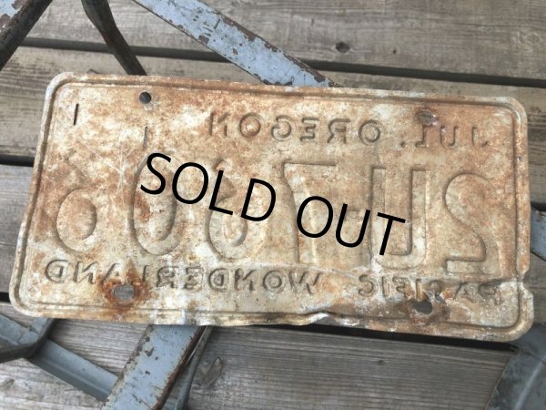 画像2: Vintage American License Number Plate 2U 7606 (B778)  (2)