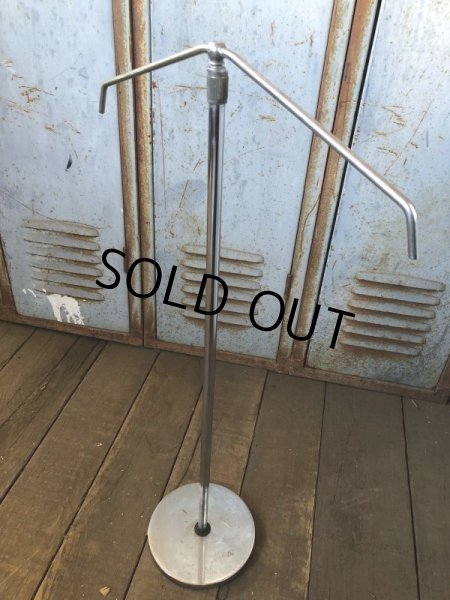 画像2: Vintage Metal Hanger Shirt Stand (B828) (2)