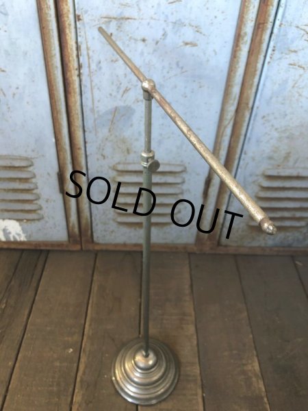 画像2: Vintage Metal Hanger Shirt Stand (B831) (2)