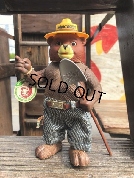 画像2: 70s Vintage Dakin Smokey The Bear Figure (B835)  (2)
