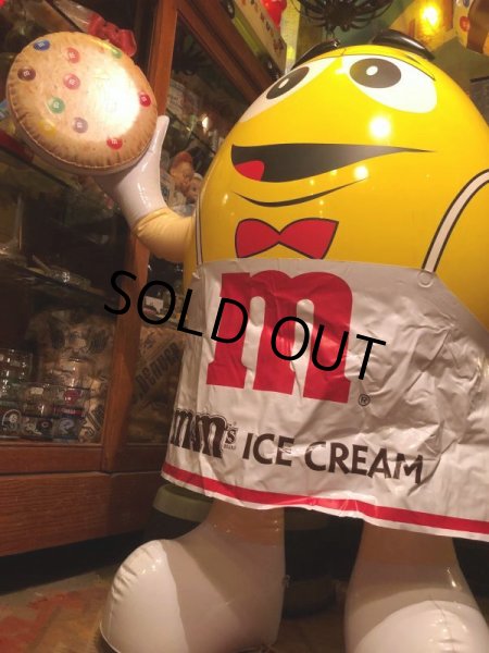 画像9: Vintage M&Ms Yellow Huge INFLATABLE (B822)  (9)