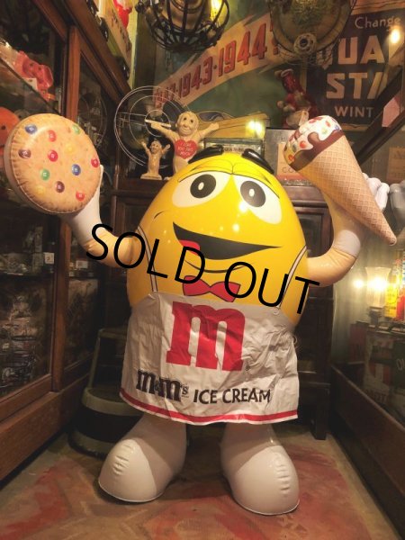 画像11: Vintage M&Ms Yellow Huge INFLATABLE (B822)  (11)