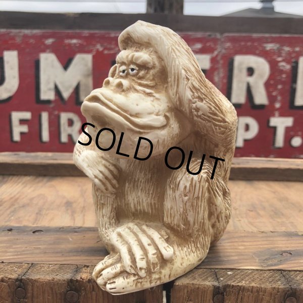 画像2: 70s Vintage Royal Industries Inc Gorilla Coin Bank (B966) (2)