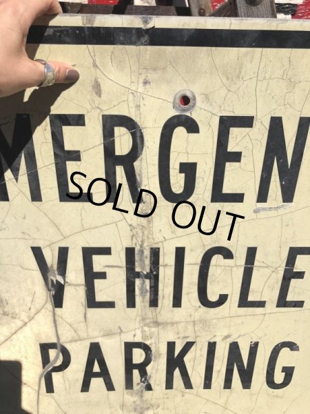 画像5: Vintage Road Sign EMERGENCY VEHICLE PARKING ONLY (B224)  (5)