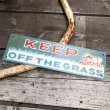 画像4: Vintage Sign KEEP OFF THE GRASS (B283) (4)