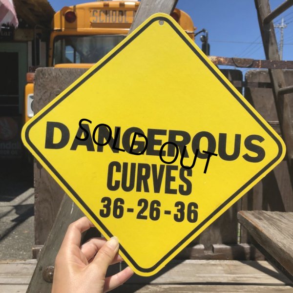 画像1: 70s Vintage Cardboard Sign DENGEROUS CURVES (B292) (1)