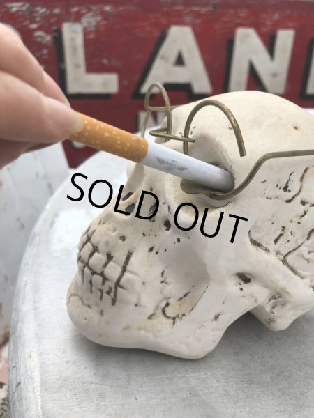 画像2: Vintage Skull w/Glasses Ceramic Ashtray (B322) (2)