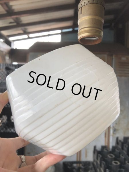 画像5: Vintage U.S.A White Milk Glass Lamp Shade Globe (B376) (5)