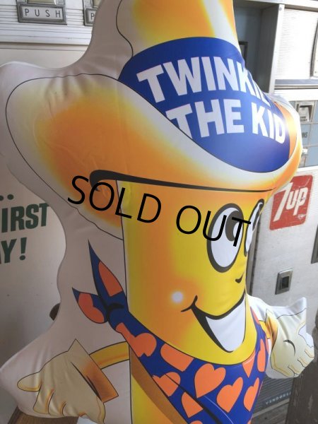 画像2: 店舗引き渡し限定 / Vintage Hostess "Twinkie the Kid" Advertising Inflatable 95cm (B583) 　 (2)