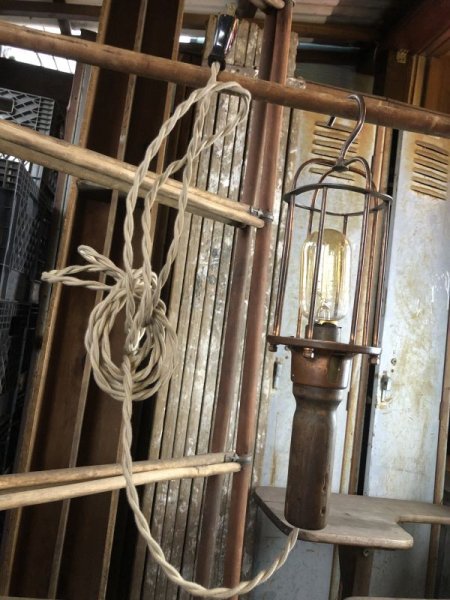 画像1: Vintage Industrial Wood Handle Trouble Hanging Light Lamp (B595) (1)
