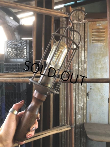 画像4: Vintage Industrial Wood Handle Trouble Hanging Light Lamp (B594) (4)