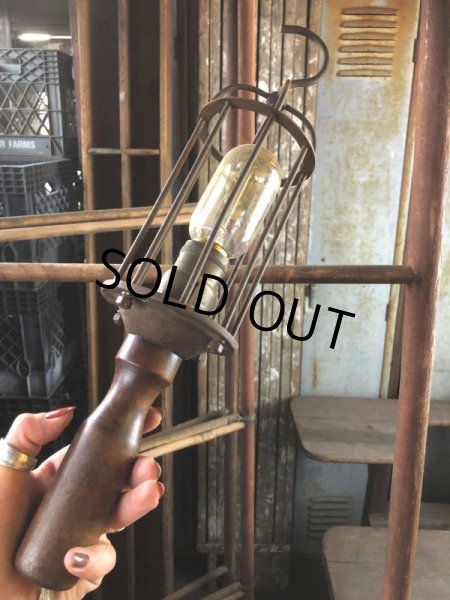 画像5: Vintage Industrial Wood Handle Trouble Hanging Light Lamp (B594) (5)