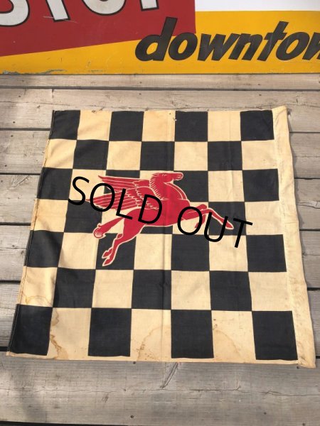画像10: 50s Vintage Mobil Original Flying Red Hors Speedway Race Checkered Flag (B609) (10)