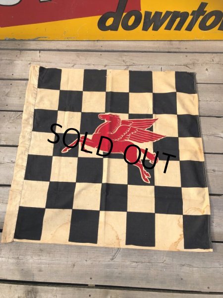 画像13: 50s Vintage Mobil Original Flying Red Hors Speedway Race Checkered Flag (B609) (13)