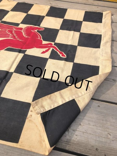 画像12: 50s Vintage Mobil Original Flying Red Hors Speedway Race Checkered Flag (B609) (12)