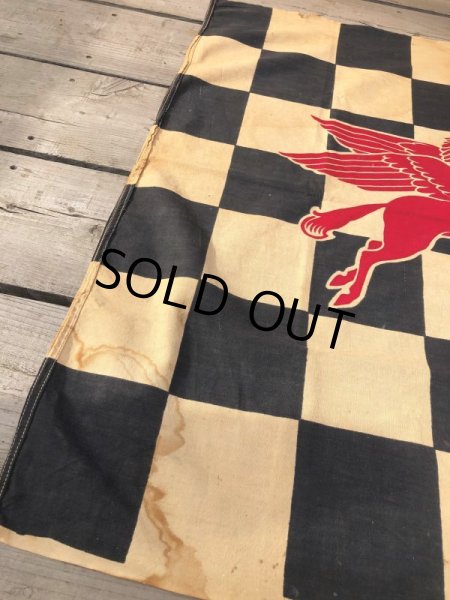 画像11: 50s Vintage Mobil Original Flying Red Hors Speedway Race Checkered Flag (B609) (11)