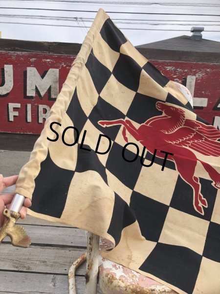 画像3: 50s Vintage Mobil Original Flying Red Hors Speedway Race Checkered Flag (B609) (3)