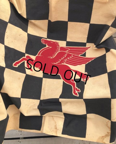 画像6: 50s Vintage Mobil Original Flying Red Hors Speedway Race Checkered Flag (B609) (6)