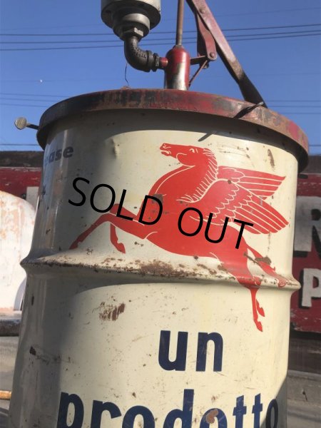 画像16: Vintage Mobil Oil 16 Gallon Barrel Drum Can w/Castar Pegasus Horse (B673)  (16)