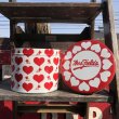 画像5: Vintage Mrs. Fields Valentine Chocolates Candy Tin Can (B716) (5)