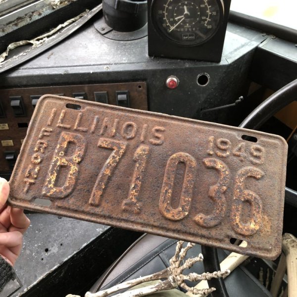 画像1: 40s Vintage American License Number Plate / 1949 ILLINOIS B71036 FRONT (B901) (1)