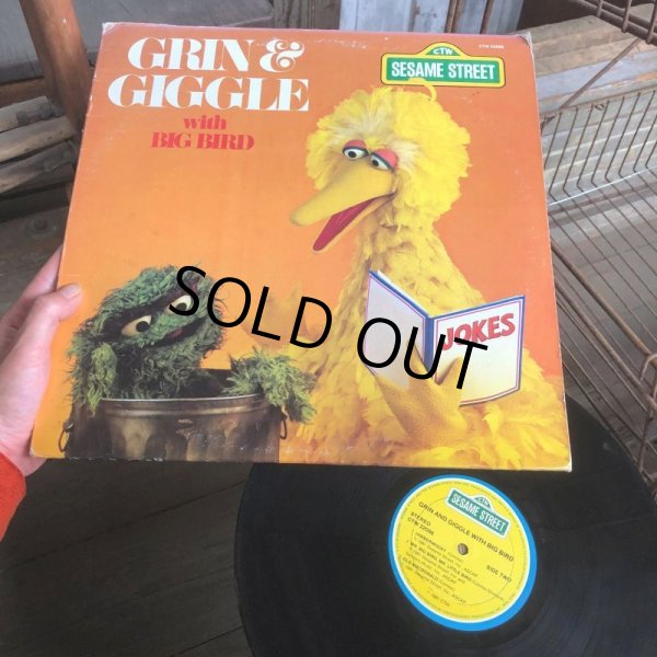 画像1: Vintage Sesame Street GRIN & GIGGLE LP Record (C022) (1)