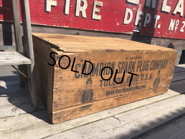 画像2: RARE!  30s Antique Champion Spark Plug Dealer Delivery Wooden Crate (C074) (2)