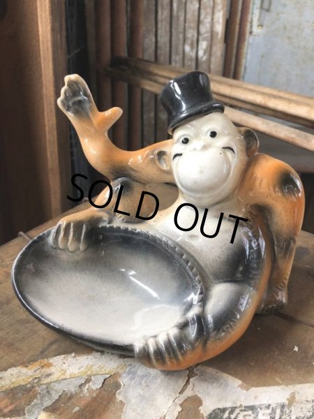 画像2: 1960s Cal Themes U.S.A. Monkey Ape Dresser Caddy Valet (C177) (2)