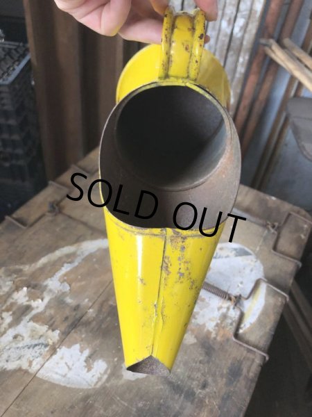 画像12: Vintage Shell Quart Tractor Universal Oil Jug Pourer (C279) (12)