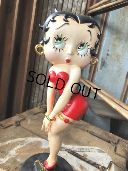 画像16: 2006 Limited Edition England Betty Boop Connoisseur Porcelain "THE RED PURSE" Statue 12 1/2  (C293) (16)