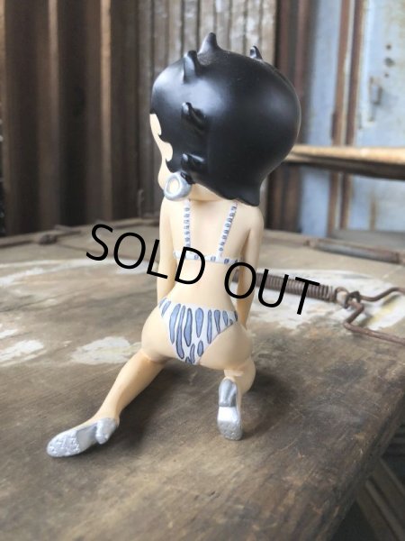 画像3: Vintage Betty Boop Kneeling Wearing Stripe Bikini Figurine (C288) (3)