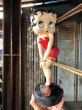 画像19: 2006 Limited Edition England Betty Boop Connoisseur Porcelain "THE RED PURSE" Statue 12 1/2  (C293) (19)
