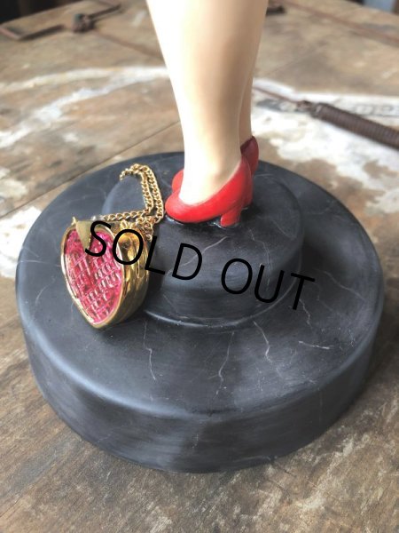 画像5: 2006 Limited Edition England Betty Boop Connoisseur Porcelain "THE RED PURSE" Statue 12 1/2  (C293) (5)