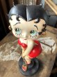 画像11: 2006 Limited Edition England Betty Boop Connoisseur Porcelain "THE RED PURSE" Statue 12 1/2  (C293) (11)