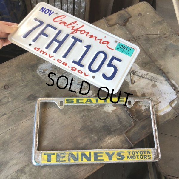 画像5: Vintage Automotive License Plate Frame / SEATTLE TENNEYS TOYOTA MOTORS (B404) (5)