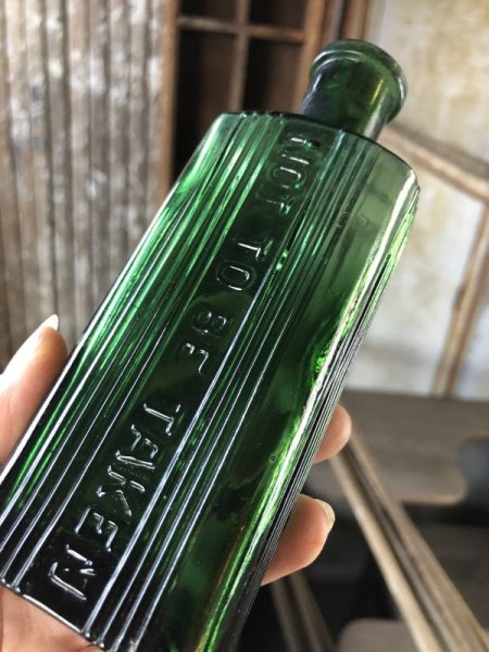 画像9: Antique NOT TO BE TAKEN Glass Bottle (B487) (9)